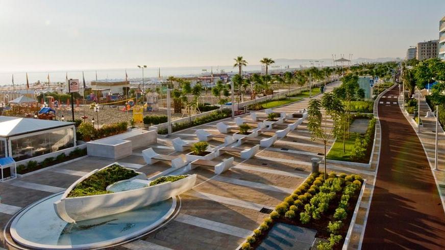 Il lungomare di Riccione: questa è la zona in cui sabato sera è avvenuta l'aggressione