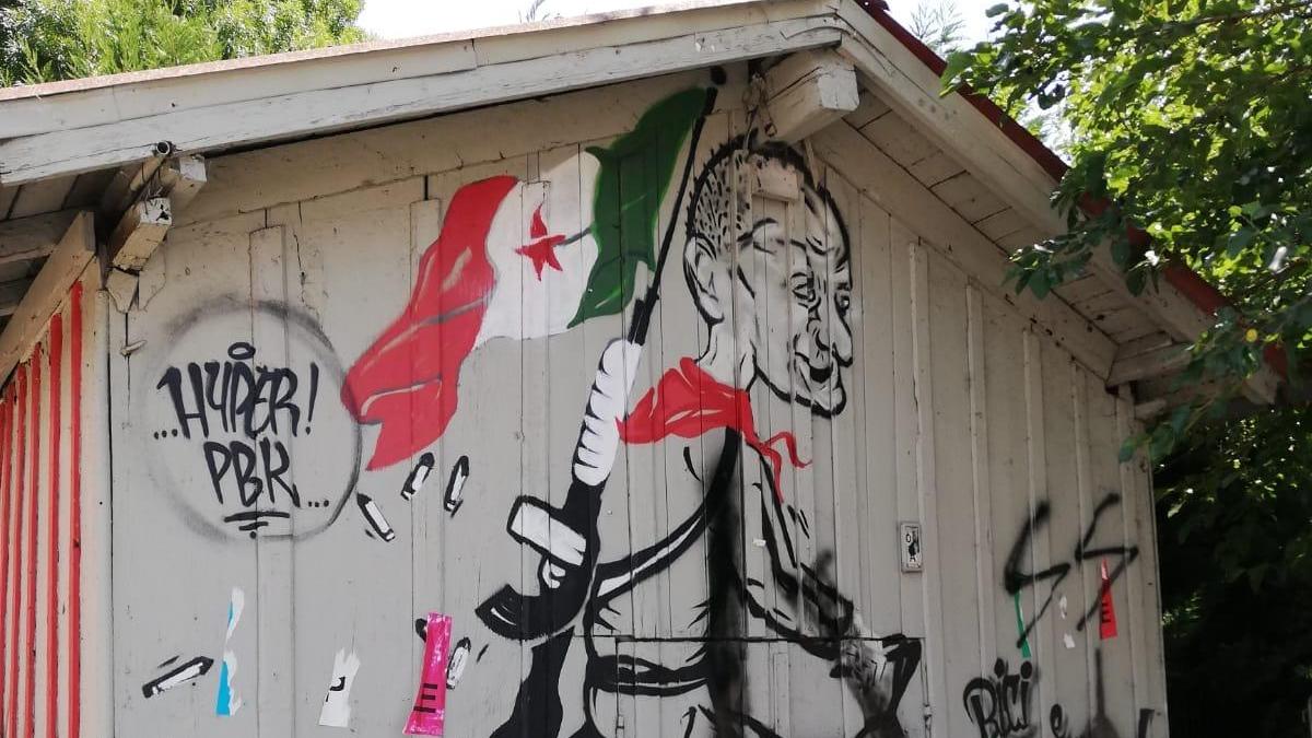 Reggio Emilia, sfregiata con simboli nazifascisti la baracchina del partigiano Peter