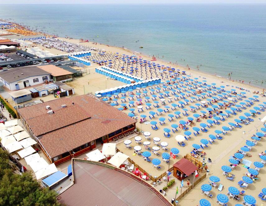 Una parte degli stabilimenti balneari danneggiati
