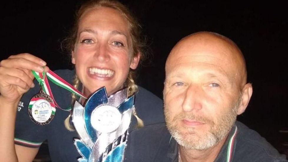 Claudia Bruschi e Simone Gori con i premi vinti a Comacchio
