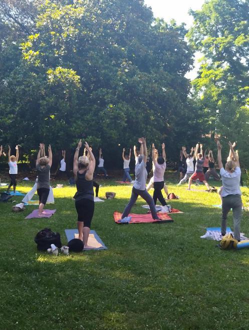 Lo yoga è urban: tutti alla Rinchiostra per ritrovarsi e stare in forma 