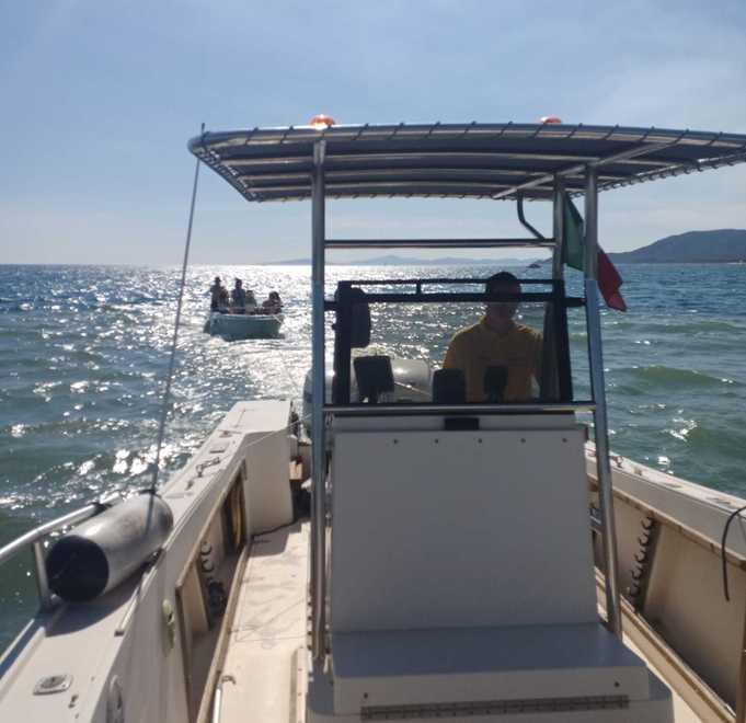 Barca in avaria al Capezzòlo