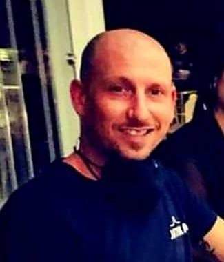 Auto fuori strada, muore giovane barman 