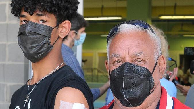Modena, lotta al Covid. La carica dei teen agers «Il vaccino per tornare alla vita di prima»
