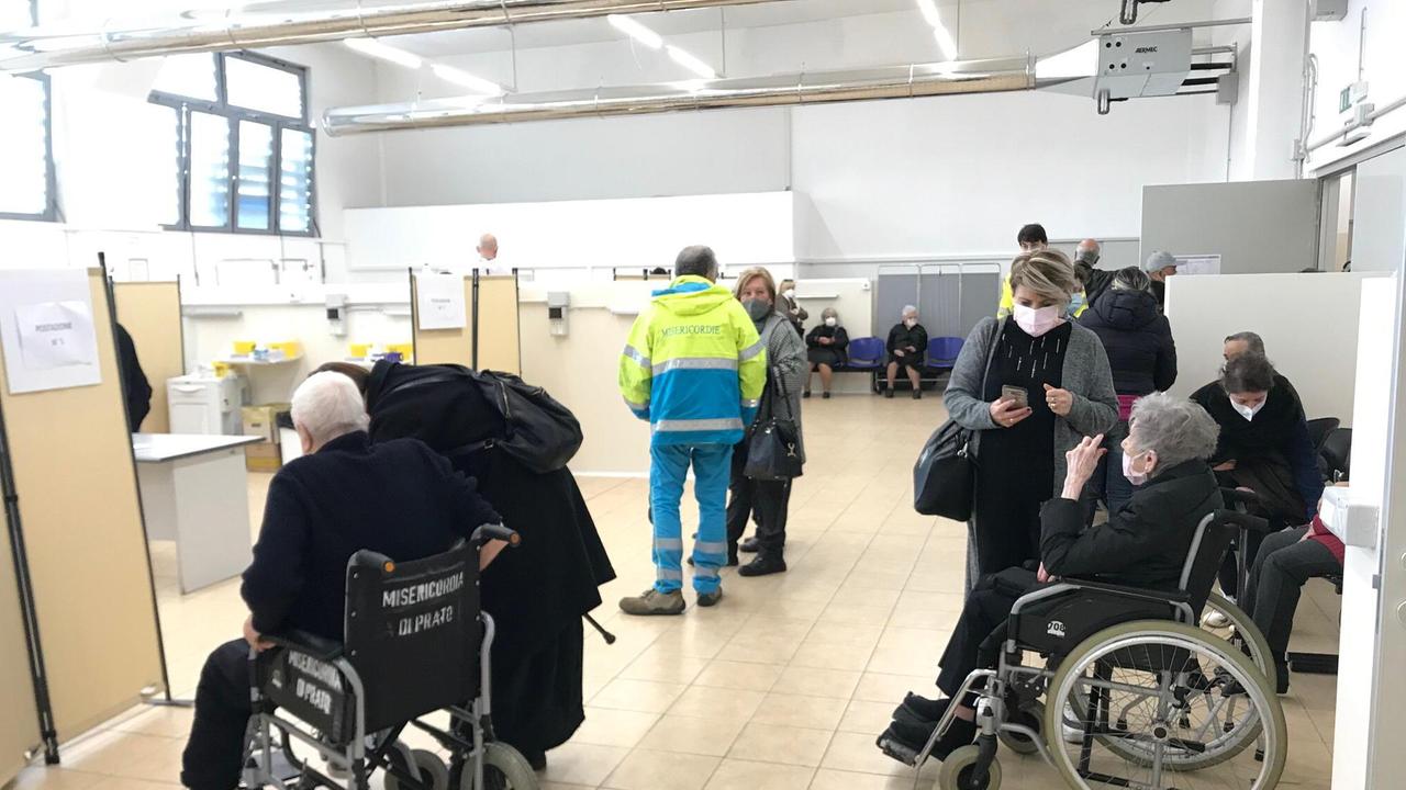 La vaccinazione degli anziani al Centro Covid Pegaso di Prato