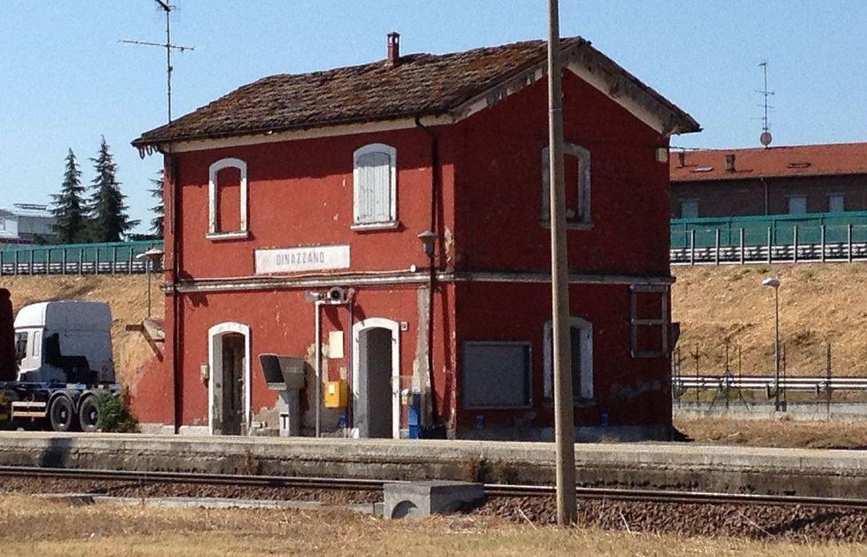 La stazione di Dinazzano abbattuta per fare posto al bosco urbano