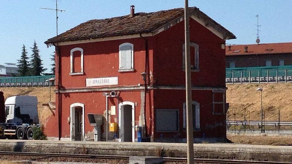 La stazione di Dinazzano abbattuta per fare posto al bosco urbano