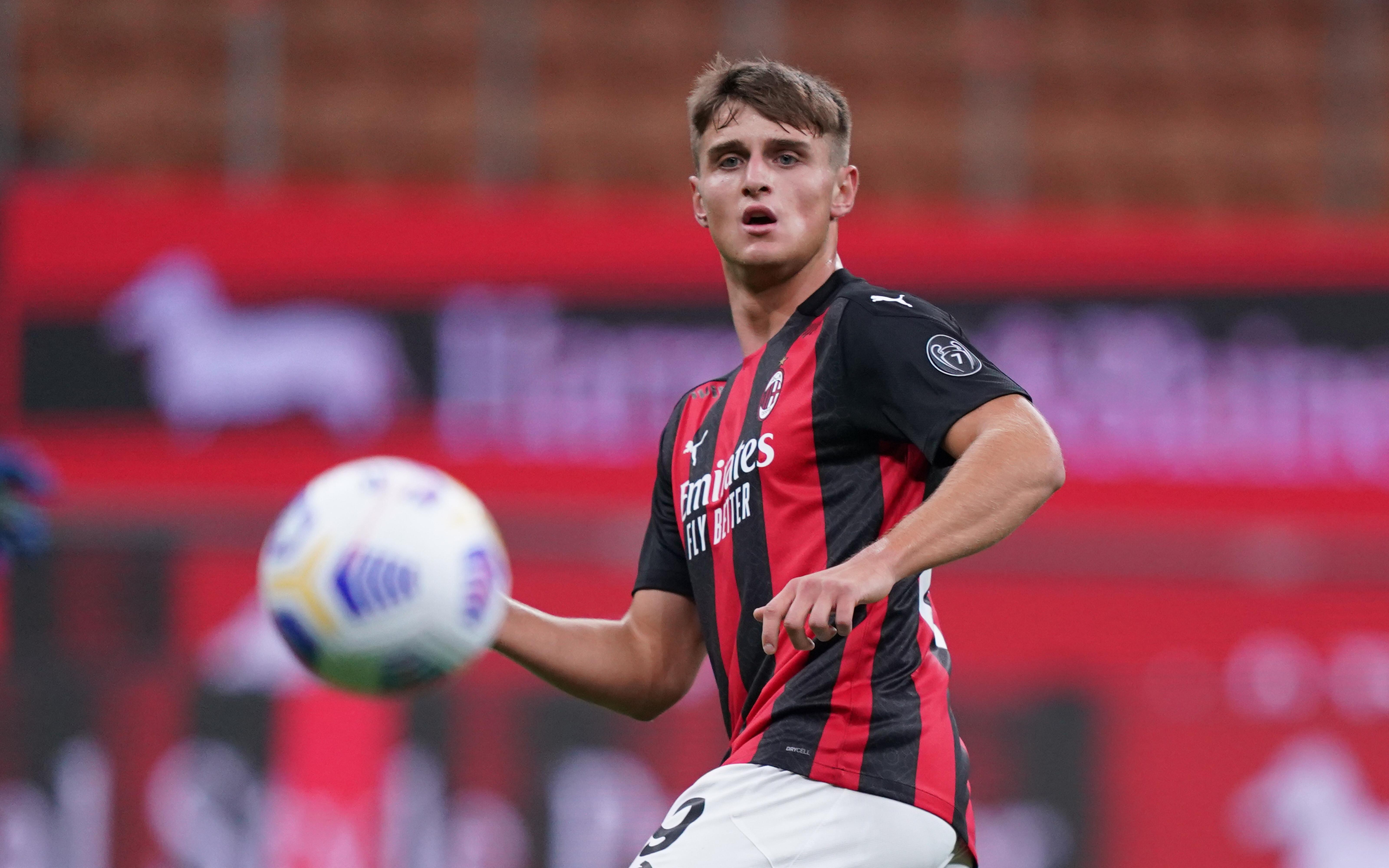 Il giovane attaccante Lorenzo Colombo con la maglia del Milan
