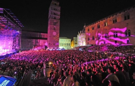 Pezzali, De Gregori, il palco e la piazza: quanto costa il Festival 2021 
