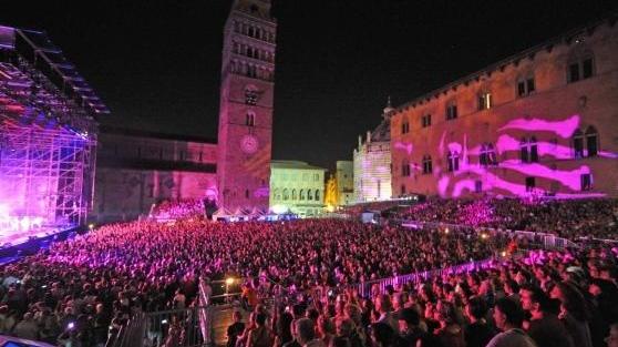 Pezzali, De Gregori, il palco e la piazza: quanto costa il Festival 2021