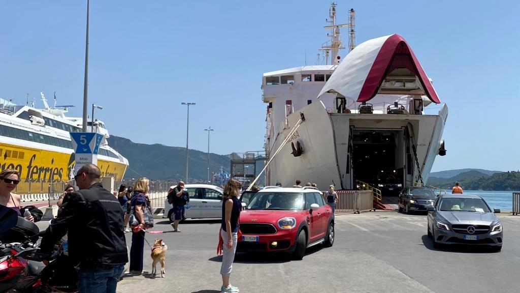 Biglietti low cost, ma orari da rivedere. Vantaggi e svantaggi dell’Elba “in treno”