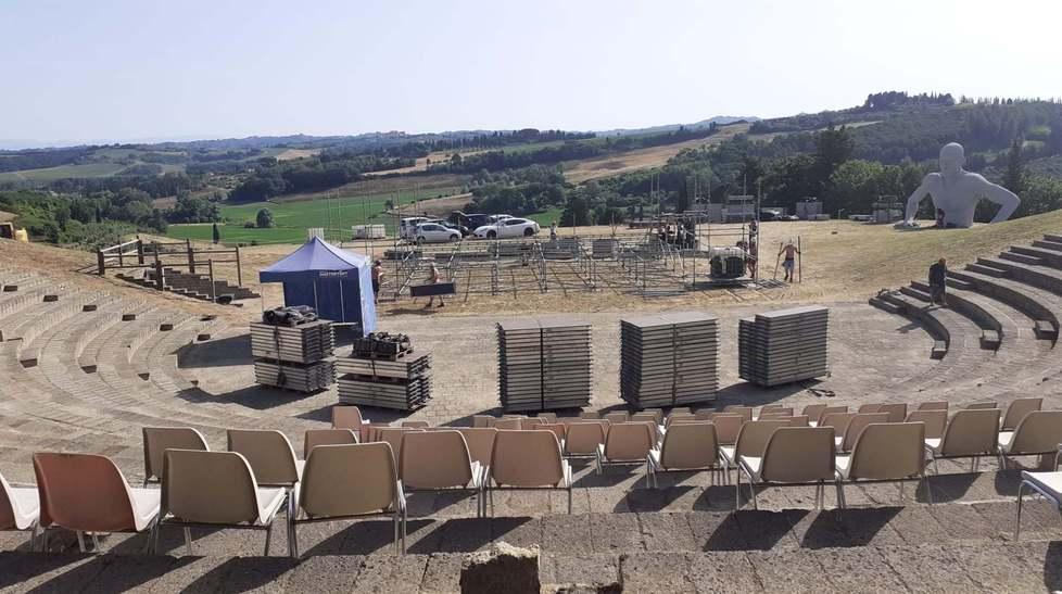 Lavori in corso all’anfiteatro: da domenica sarà illuminato per un mese dalle “11 Lune” 