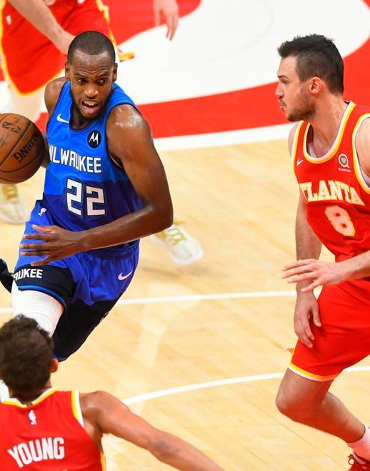 Brutto colpo per gli Hawks ko in casa con Milwaukee con un grande Middleton 