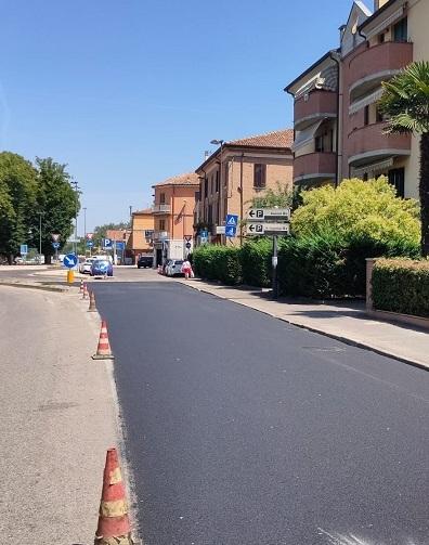 Nuovo asfalto in città «Noi attenti alle strade tra Ferrara e le frazioni»