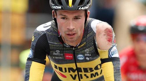 Cadute in serie, polemiche al Tour Van der Poel ancora maglia gialla