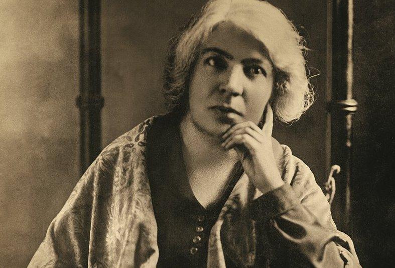 Chiusura dedicata a Grazia Deledda