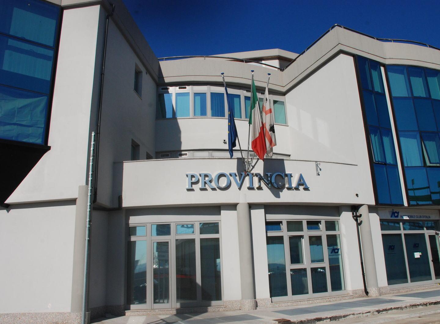 Un debito come tegola per la (quasi) Provincia 