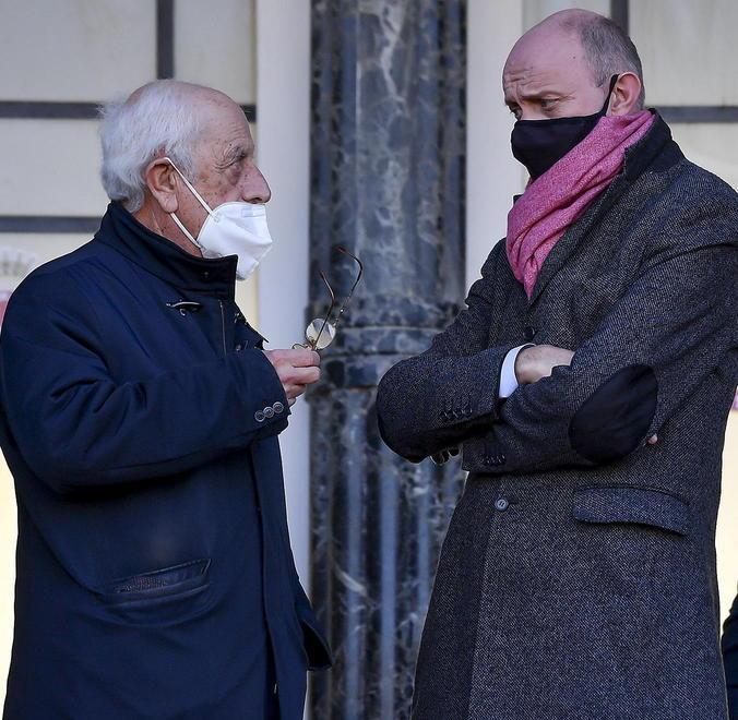 Pier Paolo Gherlone (a destra) in tribuna d’onore all’Armando Picchi parla con Enrico Fernandez