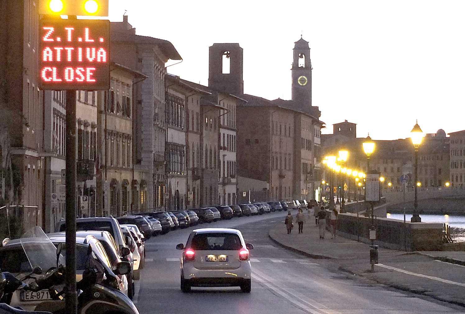 Ztl sui lungarni e spiagge vietate, altre due ordinanze pronte a scattare 