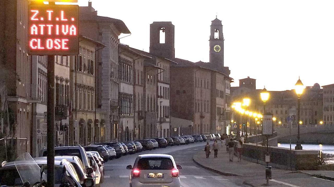 Ztl sui lungarni e spiagge vietate, altre due ordinanze pronte a scattare