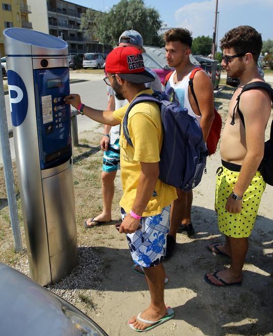 Lidi, scatta l’alta stagione anche per i parcheggi a pagamento 