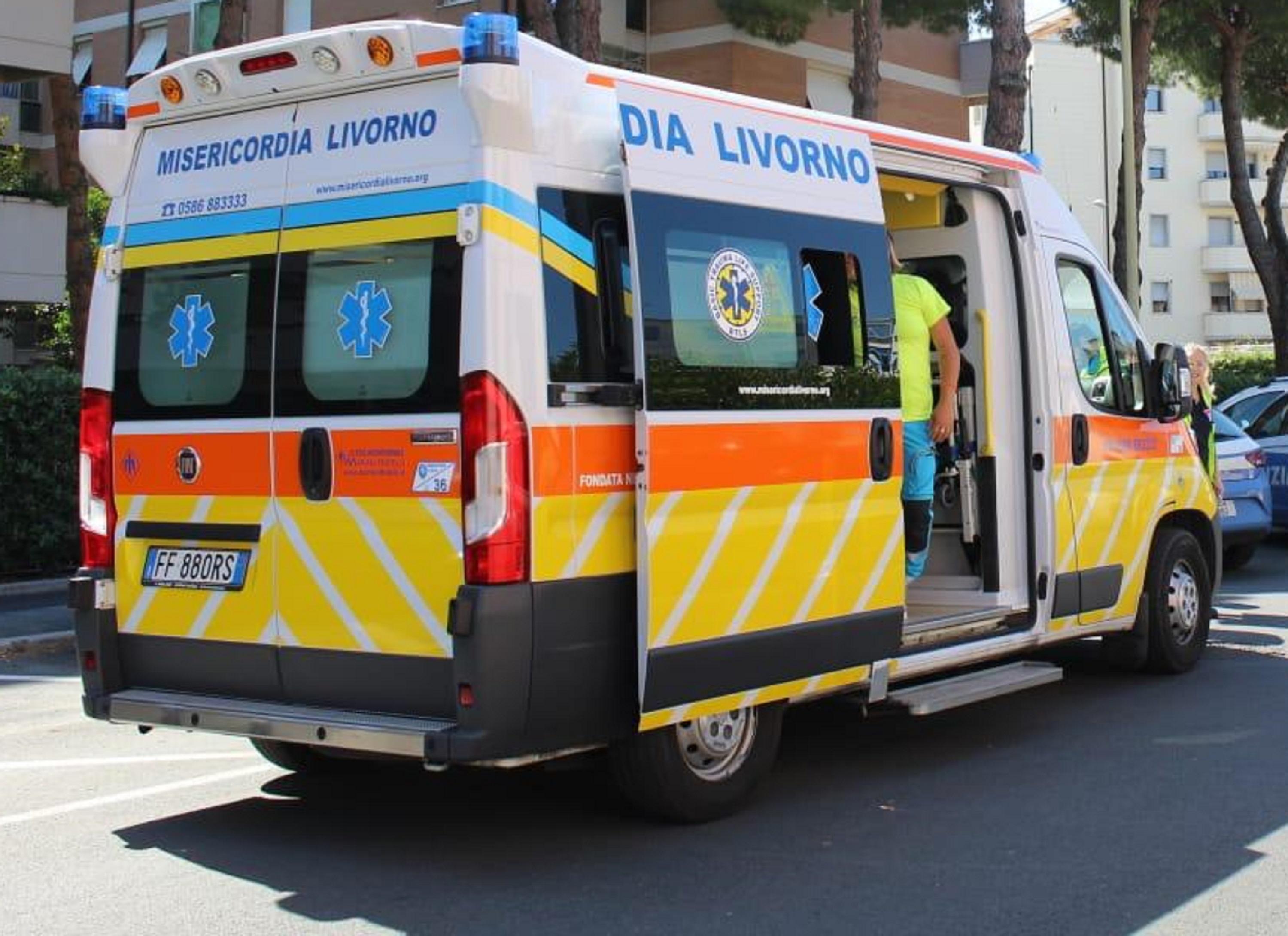 Un'ambulanza della Misericordia di via Verdi (foto d'archivio)