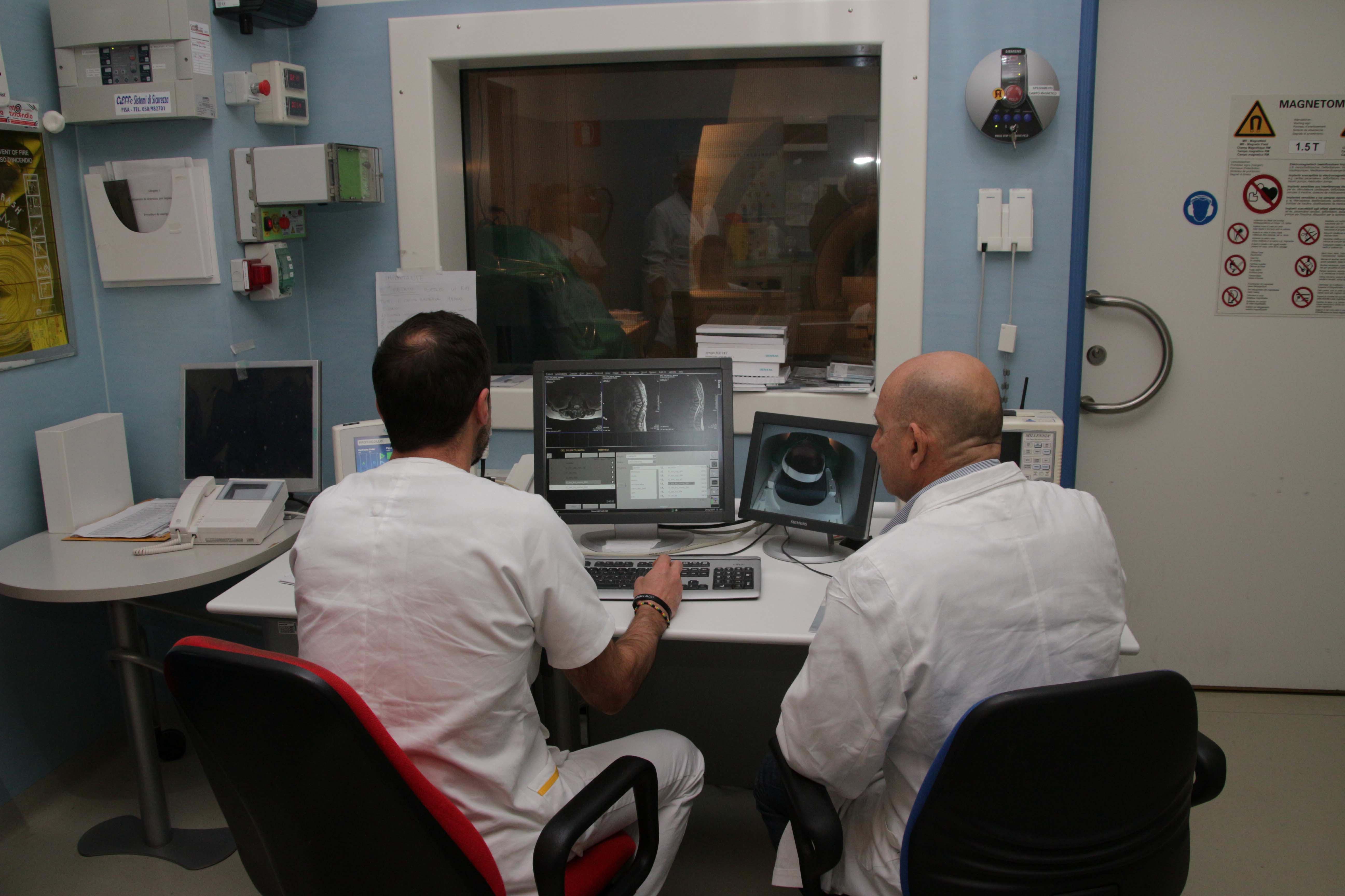 Disagi per mammografie e risonanze all'ospedale Versilia: metà dei pazienti aspetta più del dovuto 