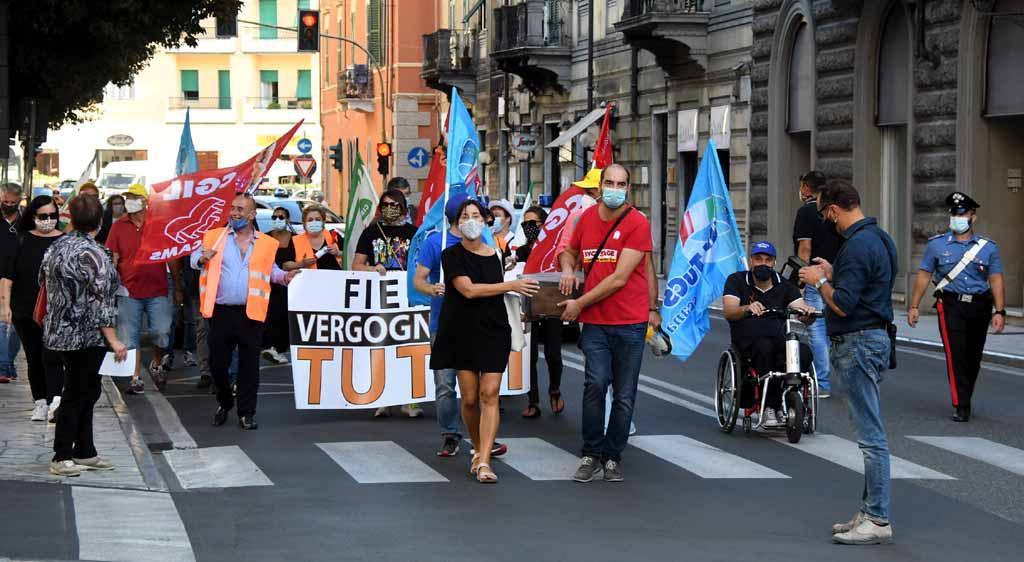 Una protesta dei lavoratori di CarraraFiere