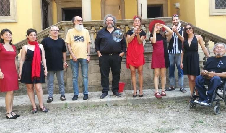 Teatro, bolle di sapone e swing nelle serate a Villa Crastan