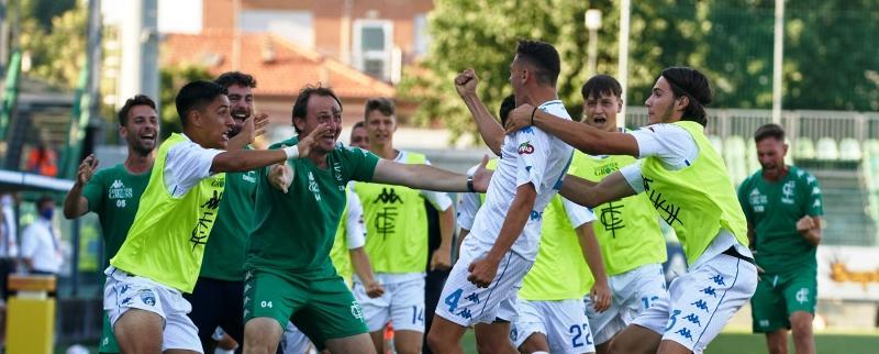 L'esultanza di Asllani dopo il vantaggio (foto Empoli Fc)