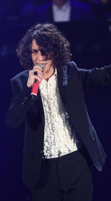Violoncello, nuovo disco, code psichedeliche Motta cala in Toscana con due concerti live