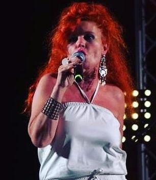Monikà ora canta anche in inglese: uscito il primo brano