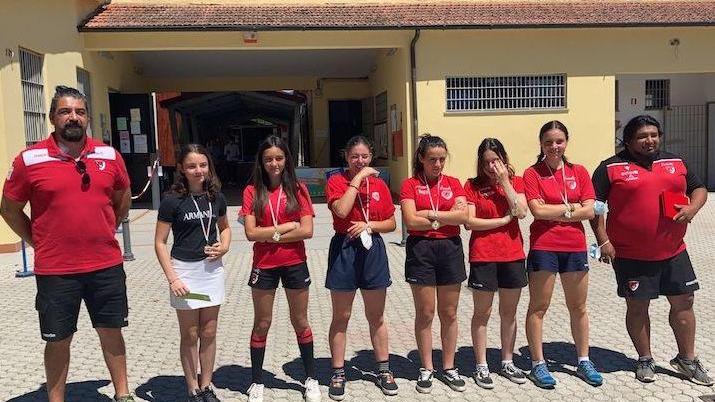 Premiate dall’Unione veterani le sette ragazze lucchesi allenate da Matteo Fanucchi