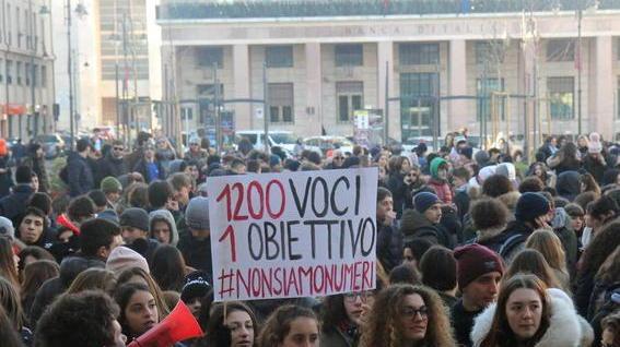 L’Enriques non ci sta Domattina in piazza per il no alla terza sede