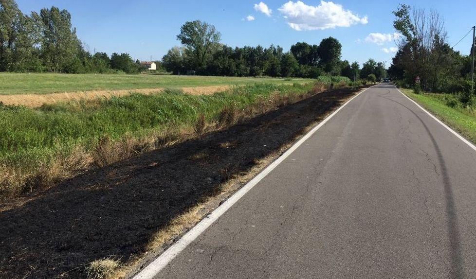 Polemiche per l’incendio nei pressi del campo nomadi 