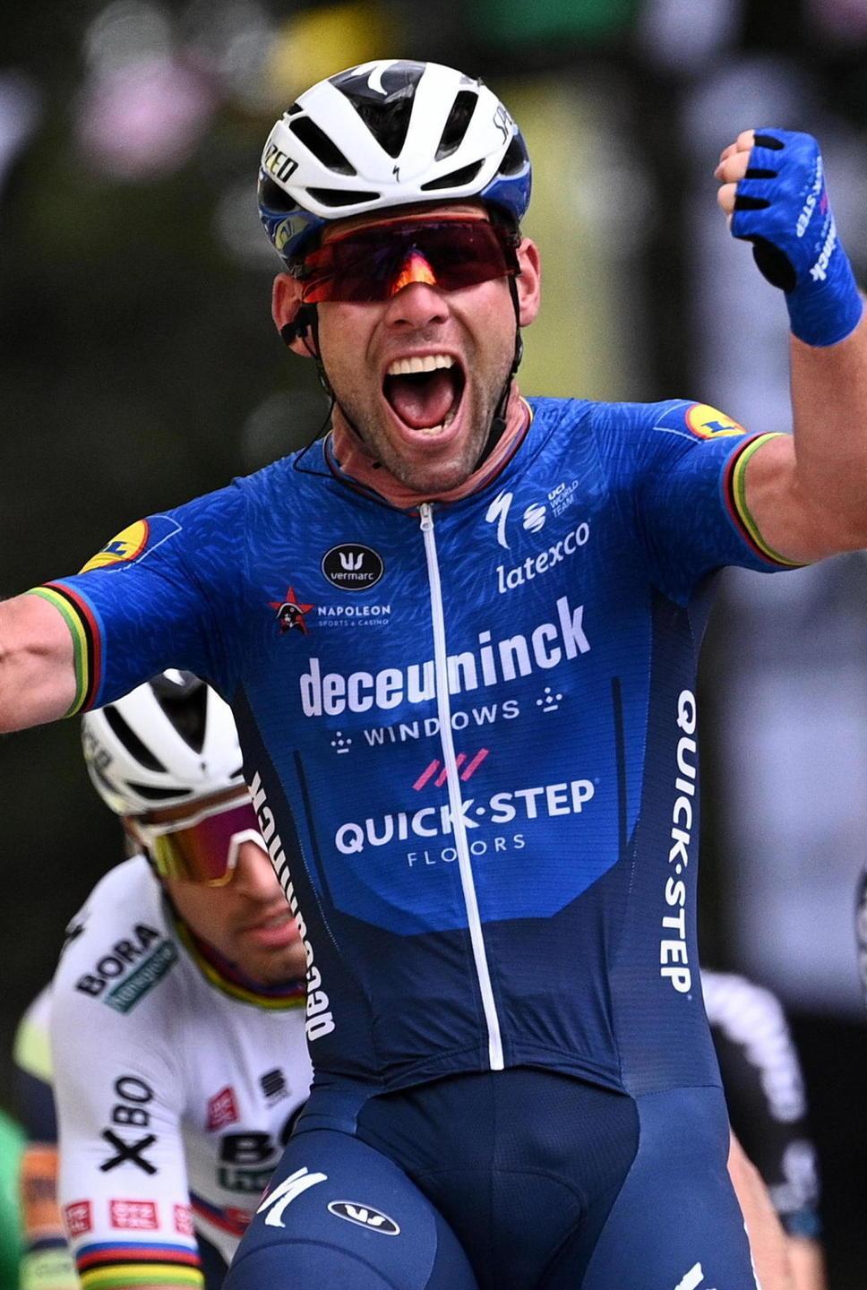 Sprint dell’eterno Cavendish dopo la protesta dei corridori