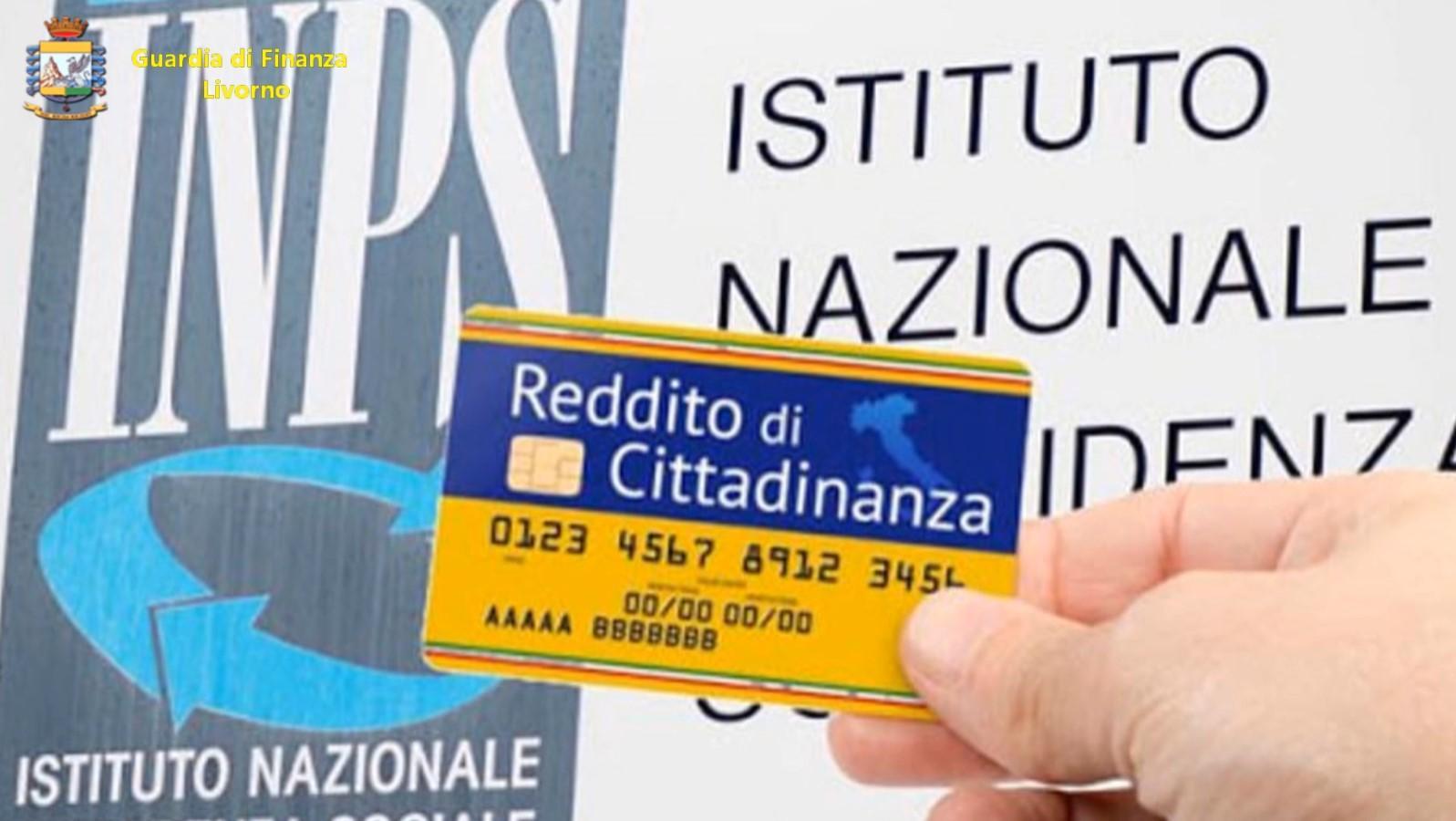 Una carta del reddito di cittadinanza (foto d'archivio)