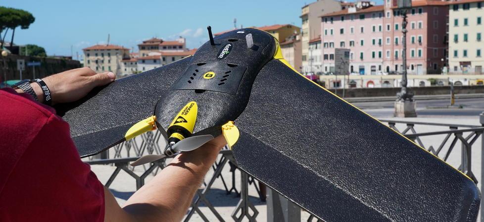 A caccia di amianto con il drone pipistrello: «Elimineremo i rischi dai nostri tetti» 
