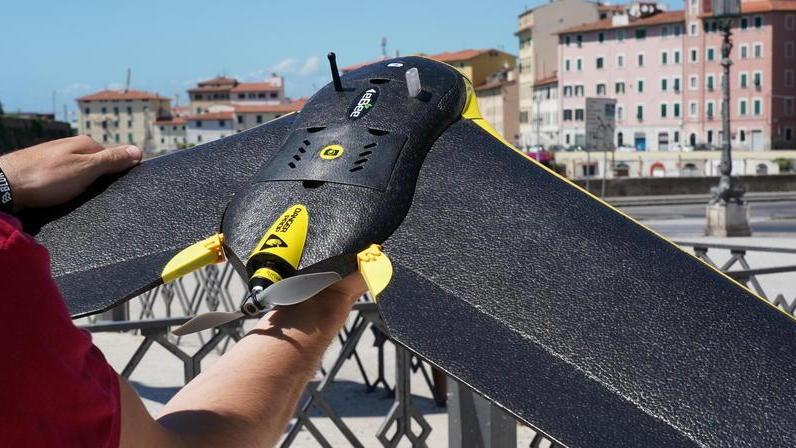A caccia di amianto con il drone pipistrello: «Elimineremo i rischi dai nostri tetti»