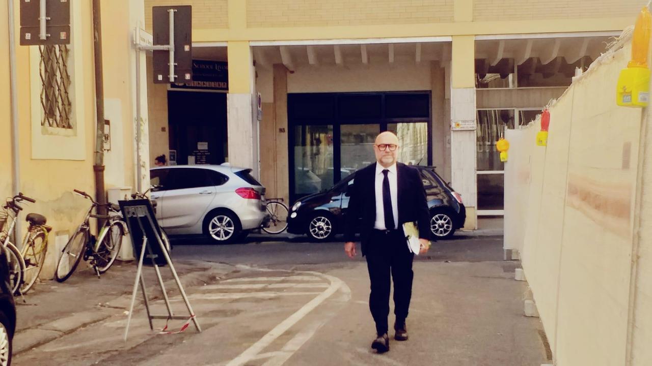 Filippo Nogarin all’ingresso del tribunale di Livorno