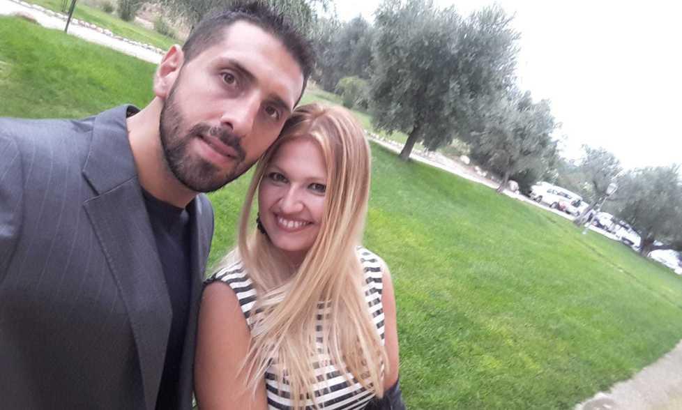 I genitori Antonello Venditti e Vanessa Mazzi in una fotografia da loro concessa al Tirreno per la pubblicazione