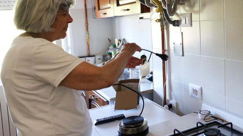 Ferrara, da un mese senza gas l’odissea di una 80enne: «Non riesco a vivere»