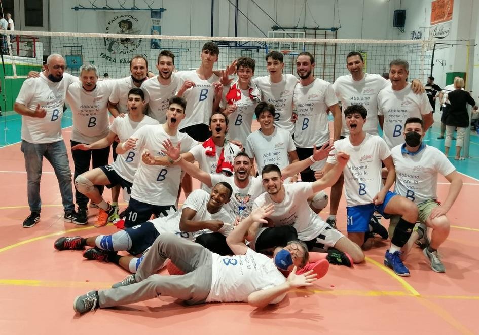 L'esultanza dei rossoblù promossi in serie B