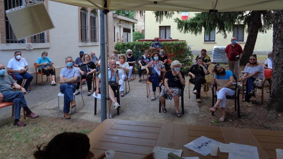 L'assemblea tra Asp e i famigliari degli ospiti della cra di Poviglio