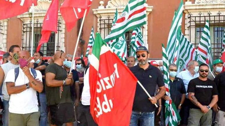 In piazza contro gli appalti nel settore energia