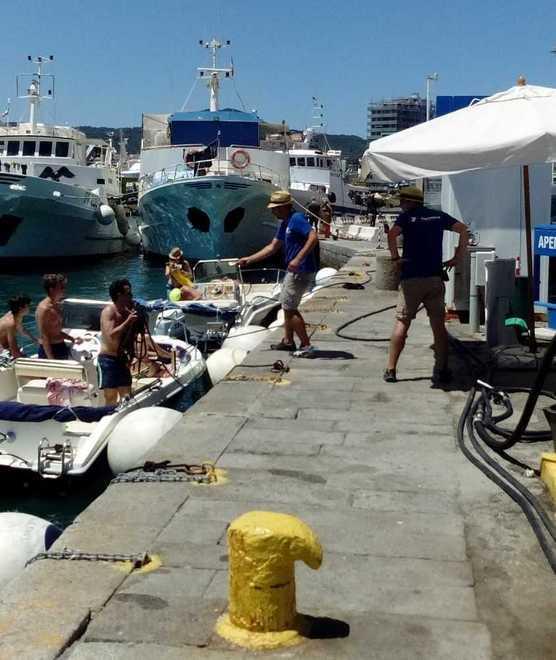 Rifornimento nei porti Caos nella costa sud 