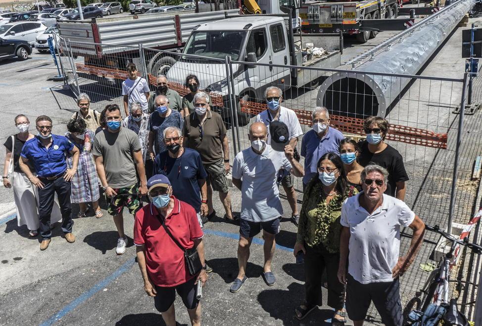 In via Calatafimi spunta la maxi antenna e scoppia la protesta