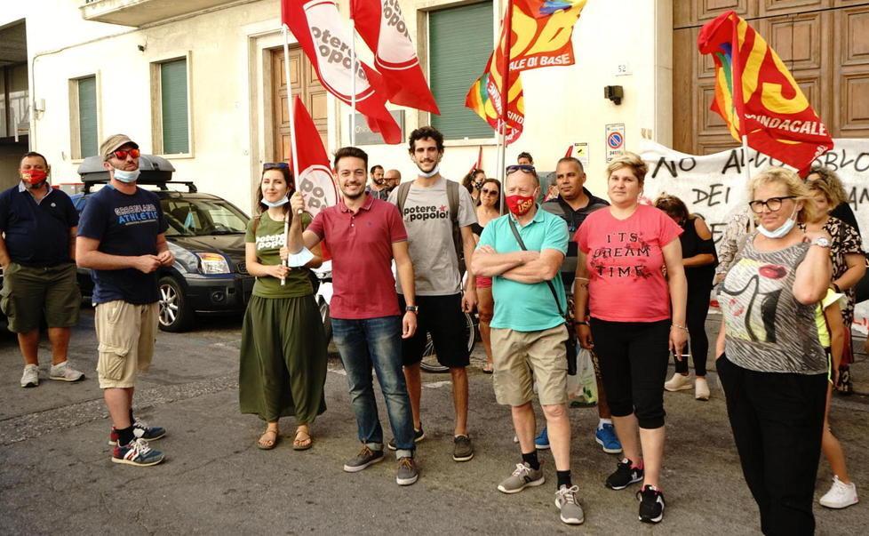 Potere al Popolo: non sbloccate i licenziamenti