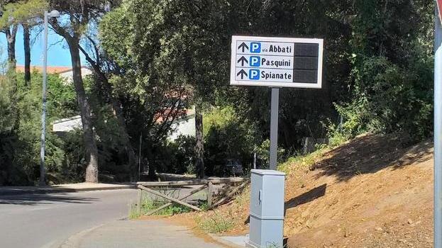 Ancora spenti i pannelli per la sosta