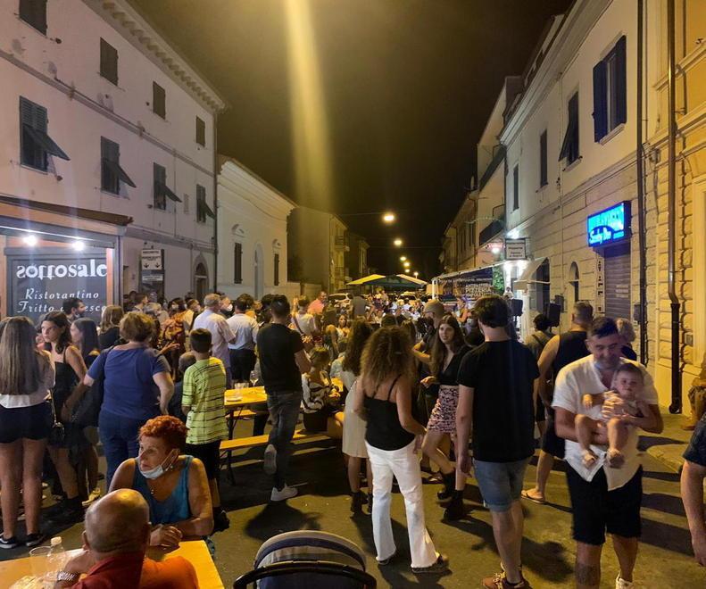 Con “Le vie del gusto” i negozianti animano le serate in centro 